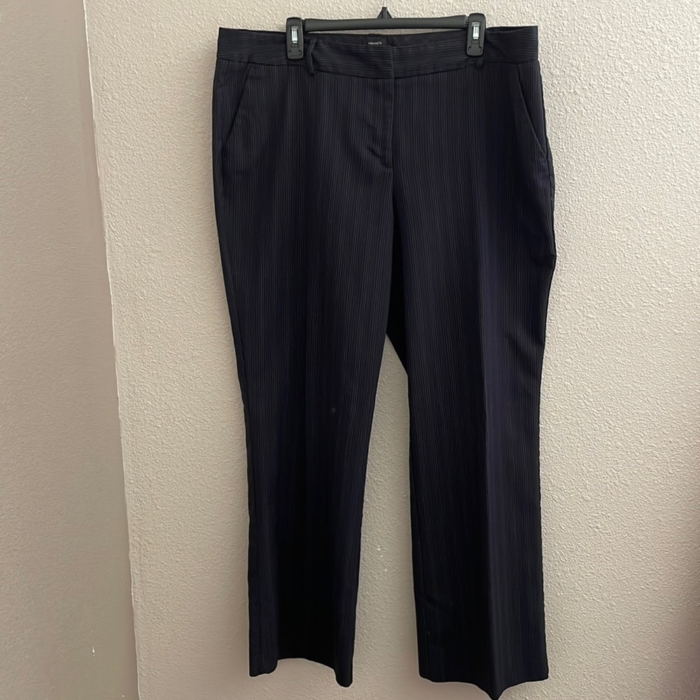 EUC WOMENS ATTENTION DRESS PANTS PLUS SIZE 18 black w/ navy blue pinstripes 1A - Picture 2 of 13